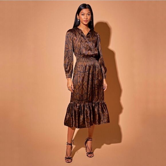 Tucker Juliette Dress Toffee Nouveau Lace in Silk Stretch Charmeuse Long Sleeves - Picture 2 of 3